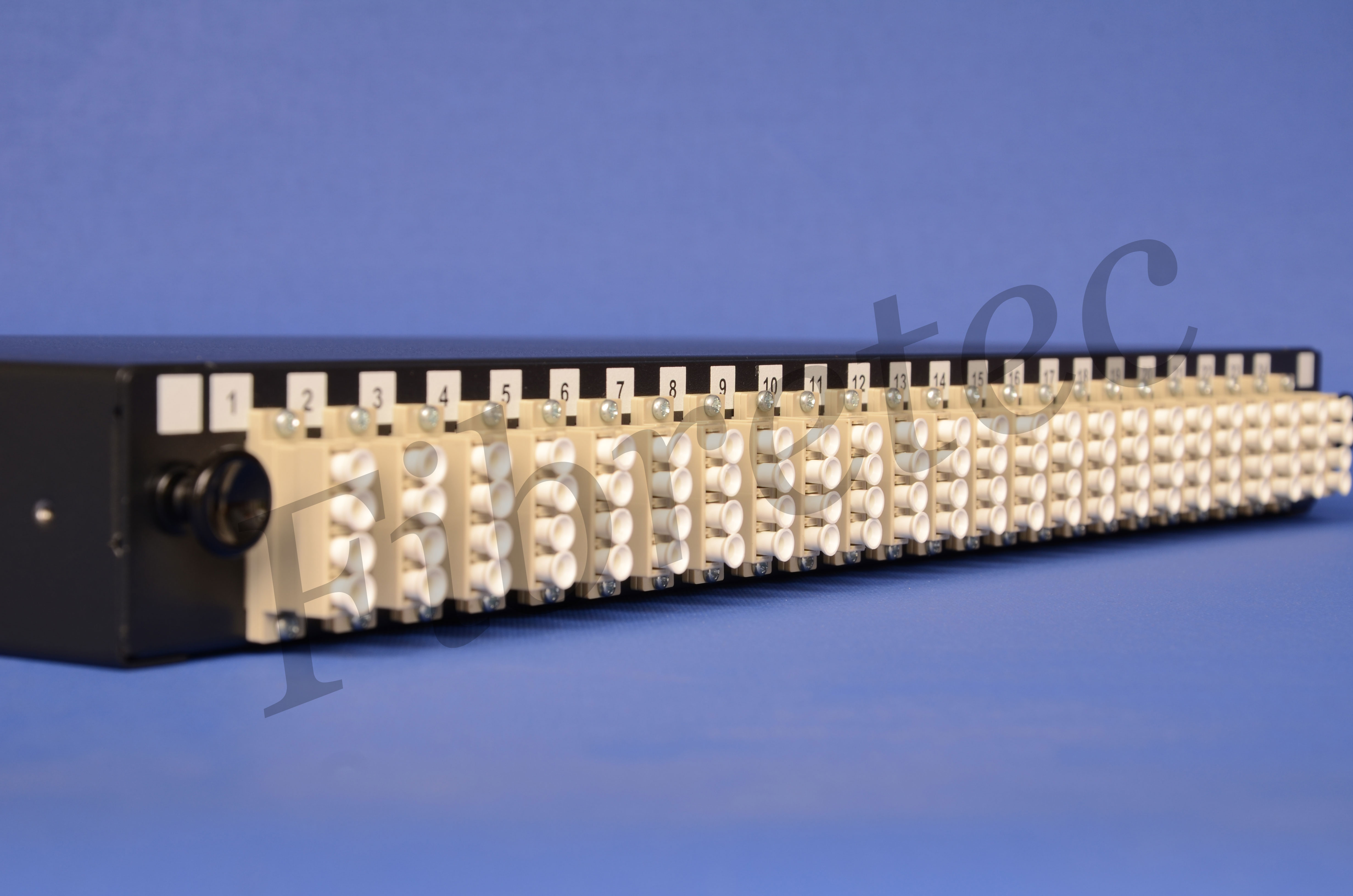 Tiroir 19’’ 1U 96 FO avec 24 traversées LC/LC quadruplex multimode beiges